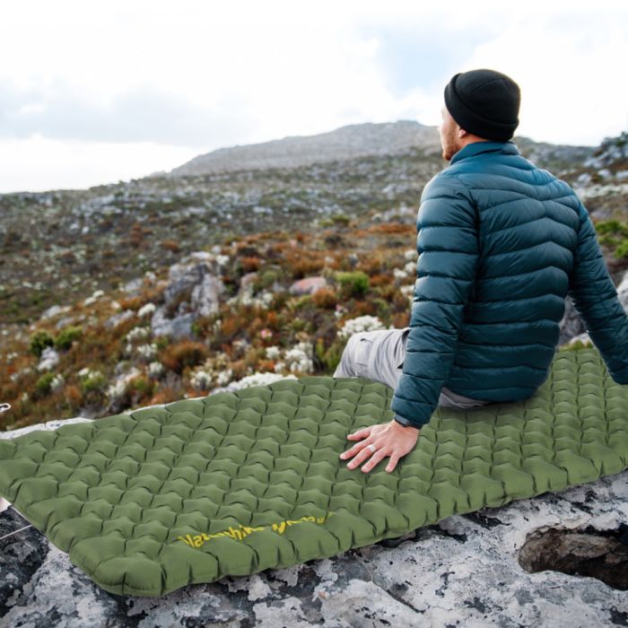 Матрац туристичний надувний одномісний  Naturehike CNK2450WS014, надлегкий, 186х58х8 см, зелений із мішком для надування