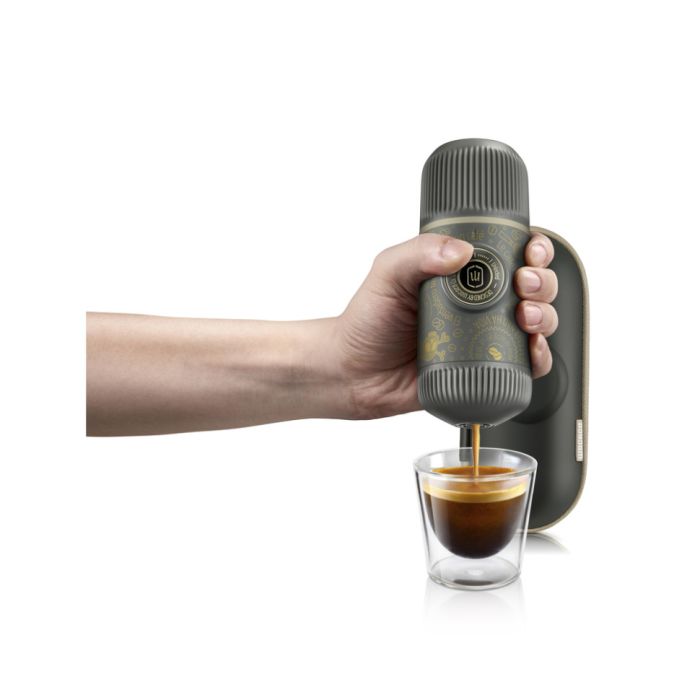 Портативна еспресо-кавоварка Wacaco Nanopresso темно-сіра з чохлом, механічна, для меленої кави