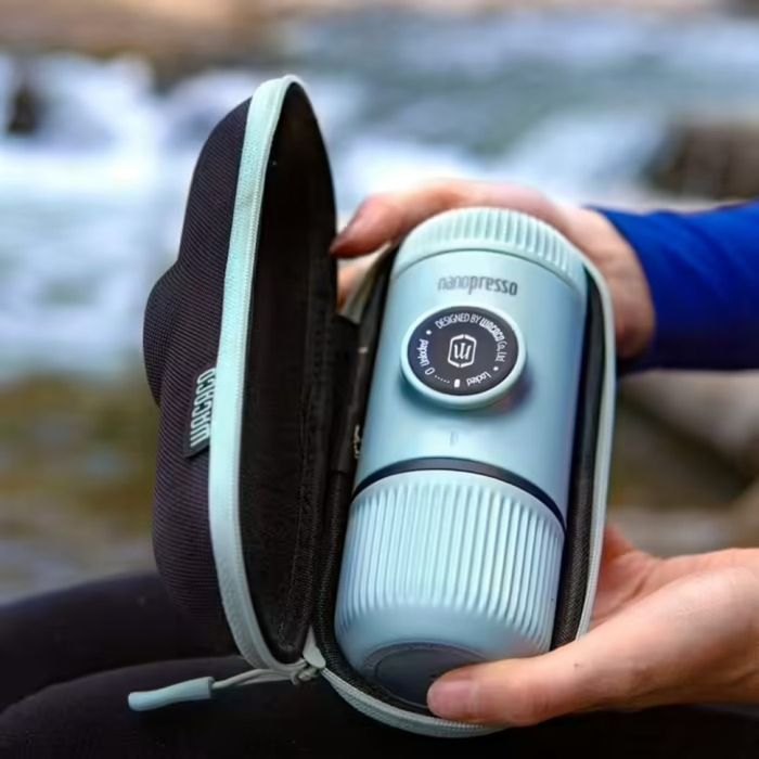 Портативна еспресо-кавоварка Wacaco Nanopresso блакитна з чохлом, механічна, для меленої кави