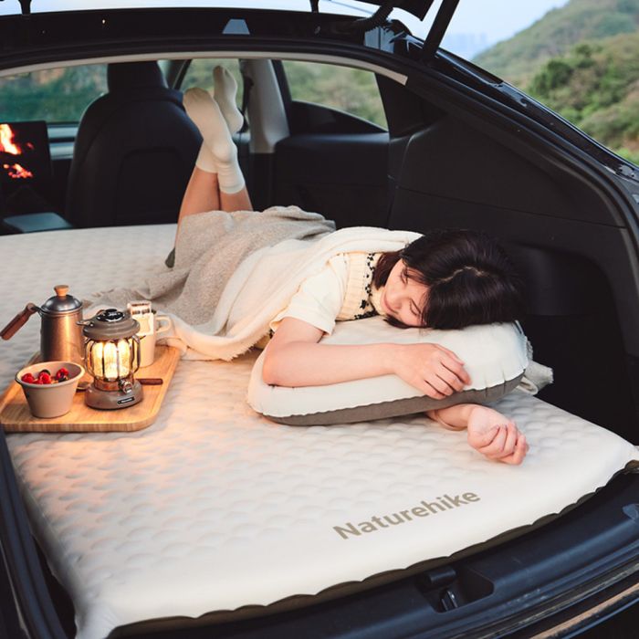 Матрац автомобільний кемпінговий двомісний Naturehike CNK2450WS010, 197х134х6,5 см світлий із вбудованою помпою для надування