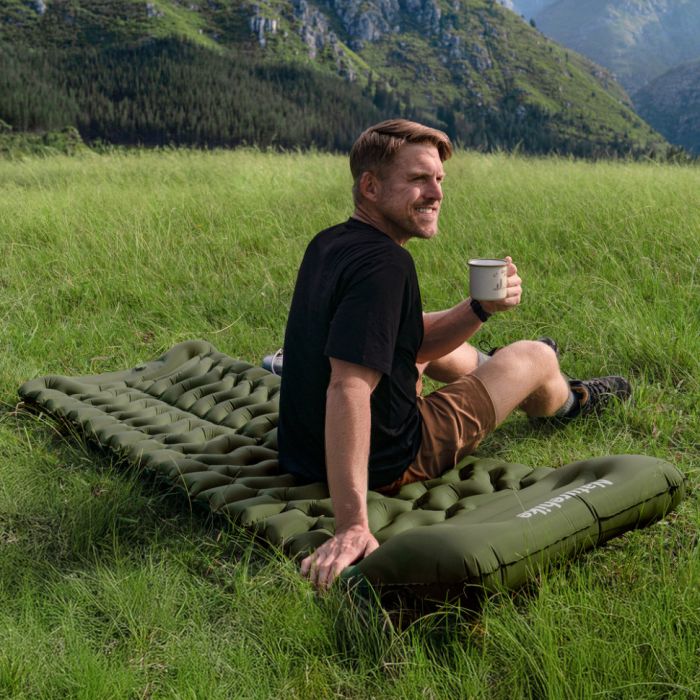 Матрац туристичний надувний двомісний Naturehike CNK2550WS019, 200х125х6.5 см, синій із вбудованою помпою для надування