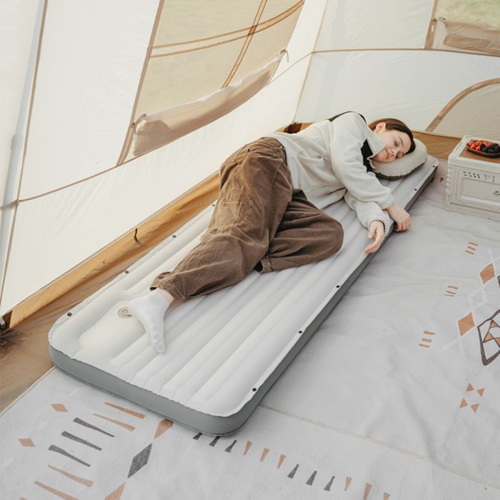 Матрац туристичний надувний одномісний  Naturehike CNK2450WS035, 198х68х9.5 см, білий із вбудованою помпою для надування