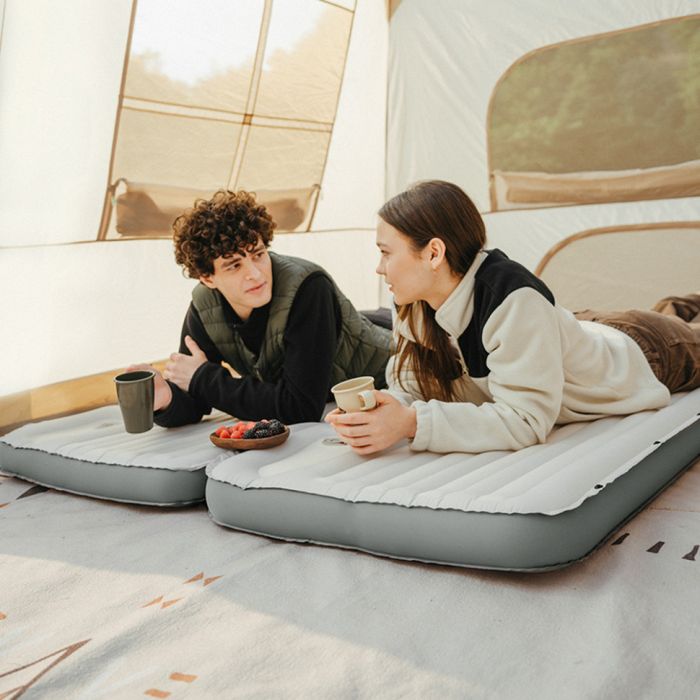 Матрац туристичний надувний одномісний  Naturehike CNK2450WS035, 198х68х9.5 см, білий із вбудованою помпою для надування