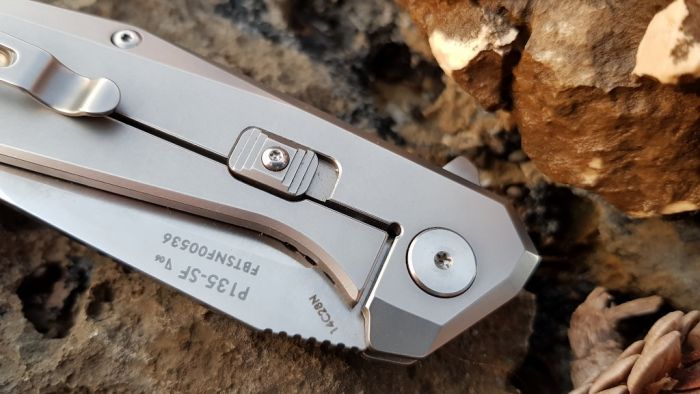 Ніж складаний туристичний Ruike P135-SF, (9.2 см) 14C28N / steel 420 сірий