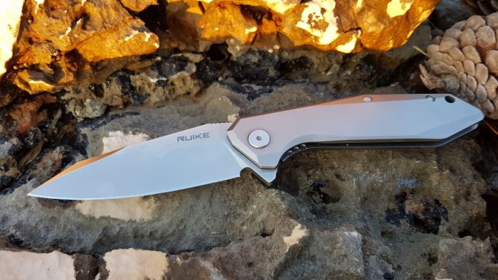 Ніж складаний туристичний Ruike P135-SF, (9.2 см) 14C28N / steel 420 сірий